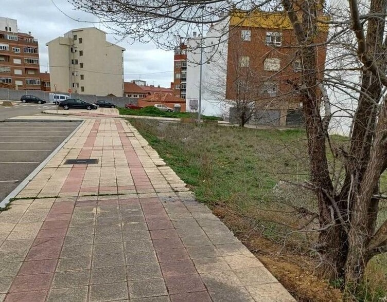 Terreno en León en venta - Foto del edificio - Imagen 2 de 5