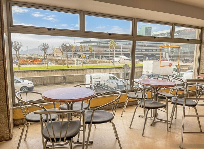 Local en Vigo, Pontevedra en venta - Foto del edificio - Imagen 1 de 27