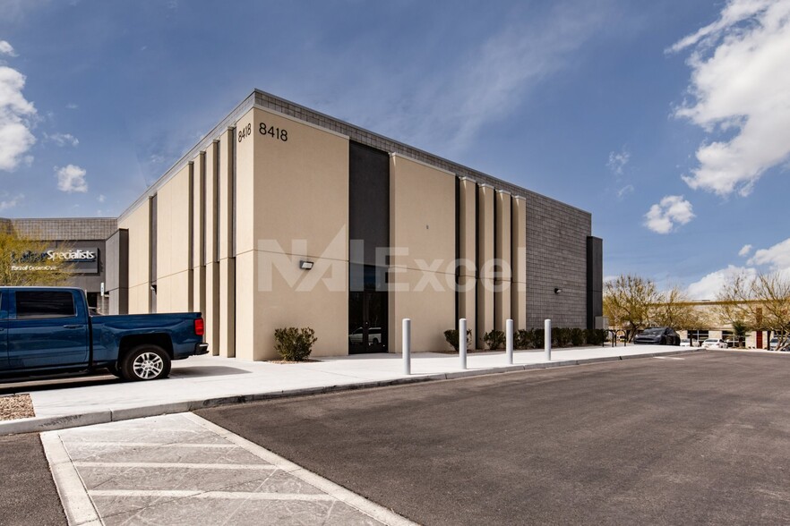 8402-8418 W Warm Springs Rd, Las Vegas, NV en alquiler - Foto del edificio - Imagen 3 de 4