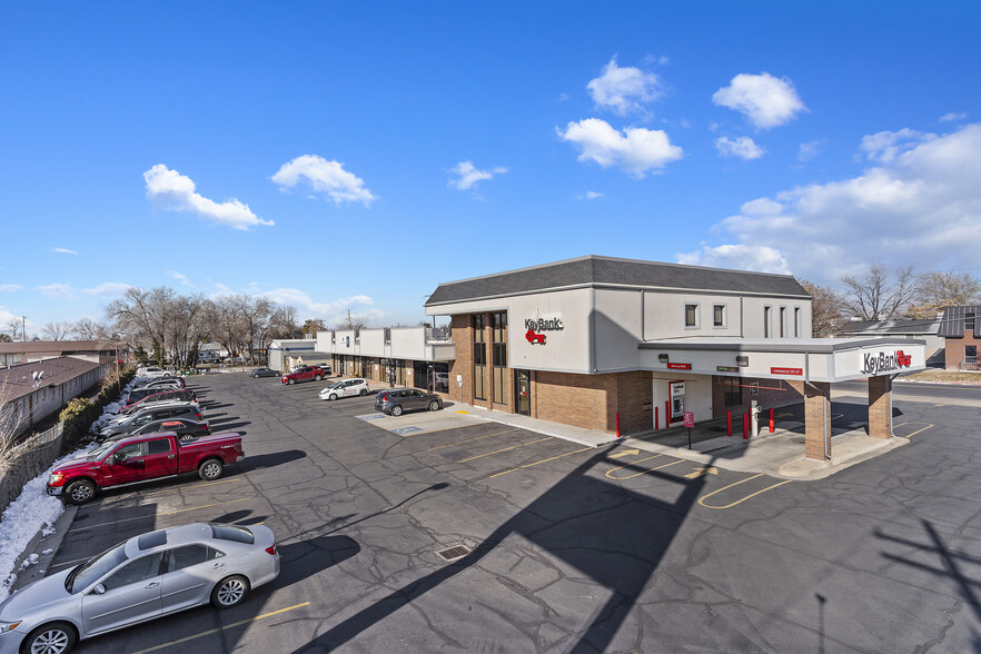 Key Bank Roy Retail Complex cartera de 3 inmuebles en venta en LoopNet.es - Foto del edificio - Imagen 1 de 12