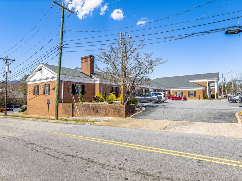 90 S Caldwell St, Brevard, NC en alquiler - Foto del edificio - Imagen 1 de 19