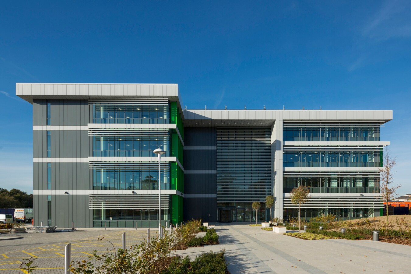 4 Gatwick Rd, Crawley en alquiler Foto del edificio- Imagen 1 de 5