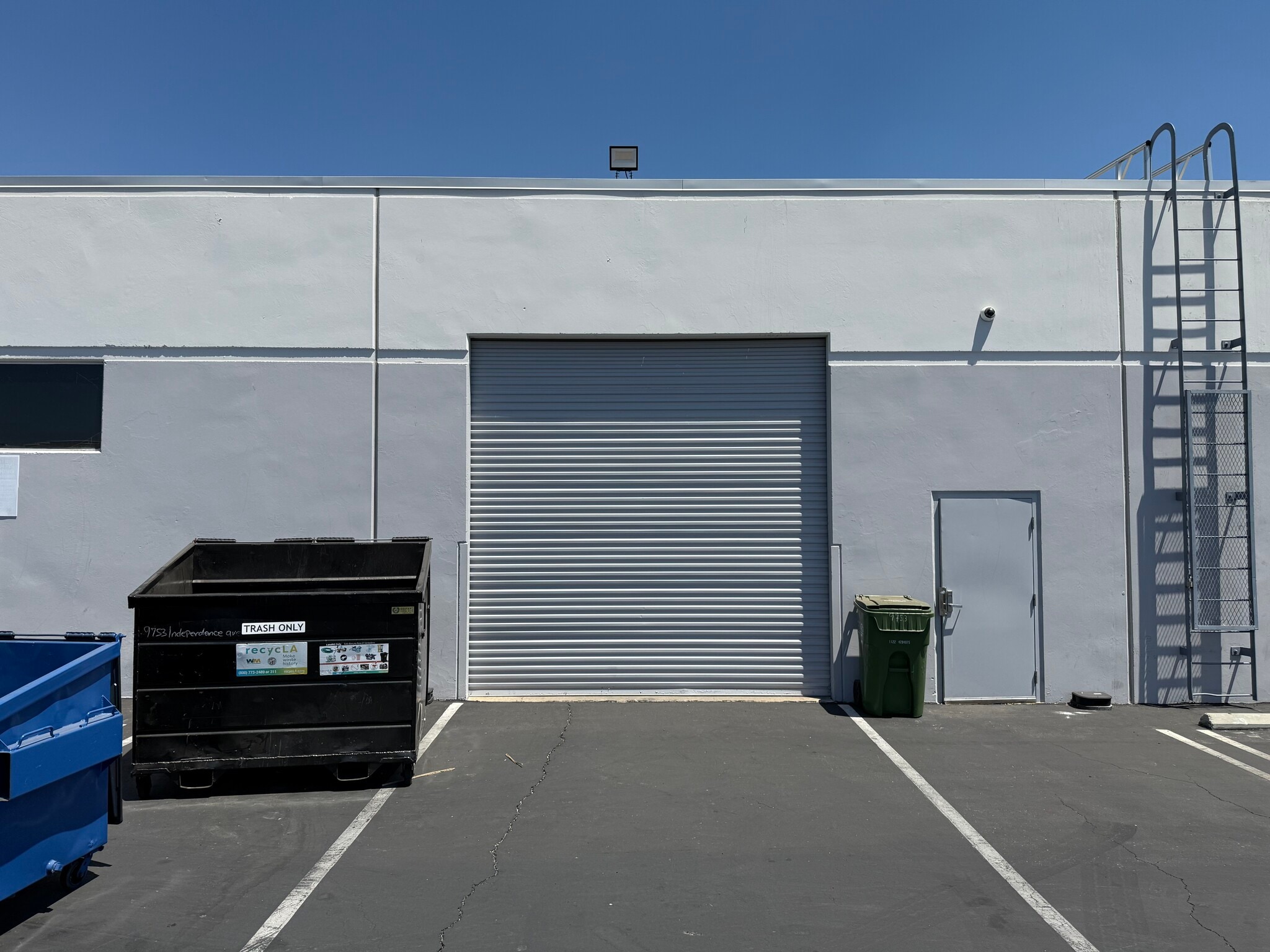 9741-9803 Independence Ave, Chatsworth, CA en alquiler Foto del interior- Imagen 1 de 11