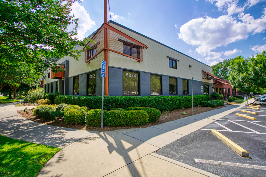 5256 Peachtree Rd, Atlanta, GA en alquiler - Foto del edificio - Imagen 1 de 18