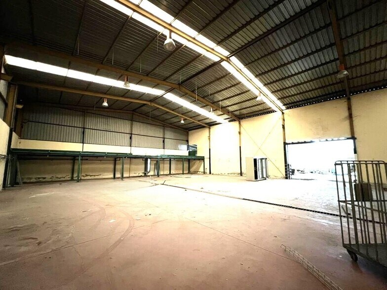 Nave en Toral de los Vados en venta - Foto del edificio - Imagen 2 de 16