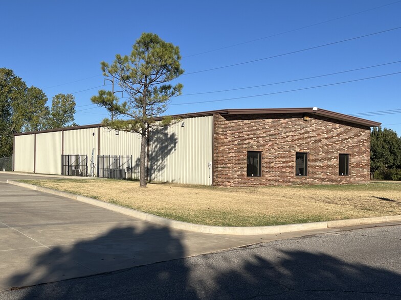 8213 Glade Ave, Oklahoma City, OK en alquiler - Foto del edificio - Imagen 1 de 8