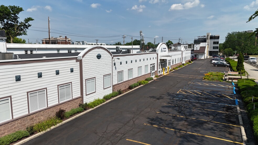 1001 Broad Ripple Ave, Indianapolis, IN en alquiler - Foto del edificio - Imagen 1 de 5