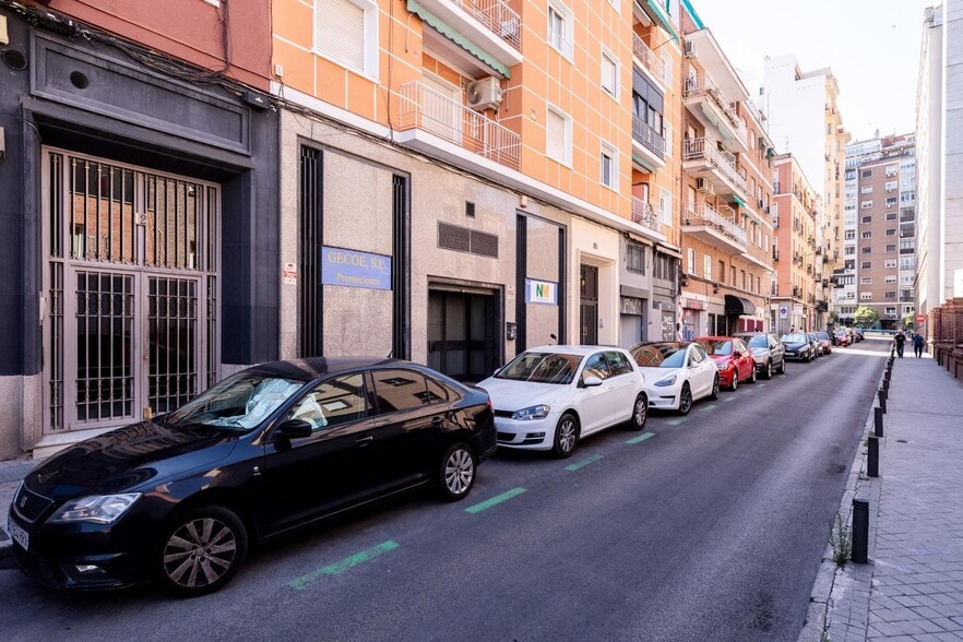 Edificio residencial en Madrid, Madrid en venta - Foto del edificio - Imagen 2 de 6