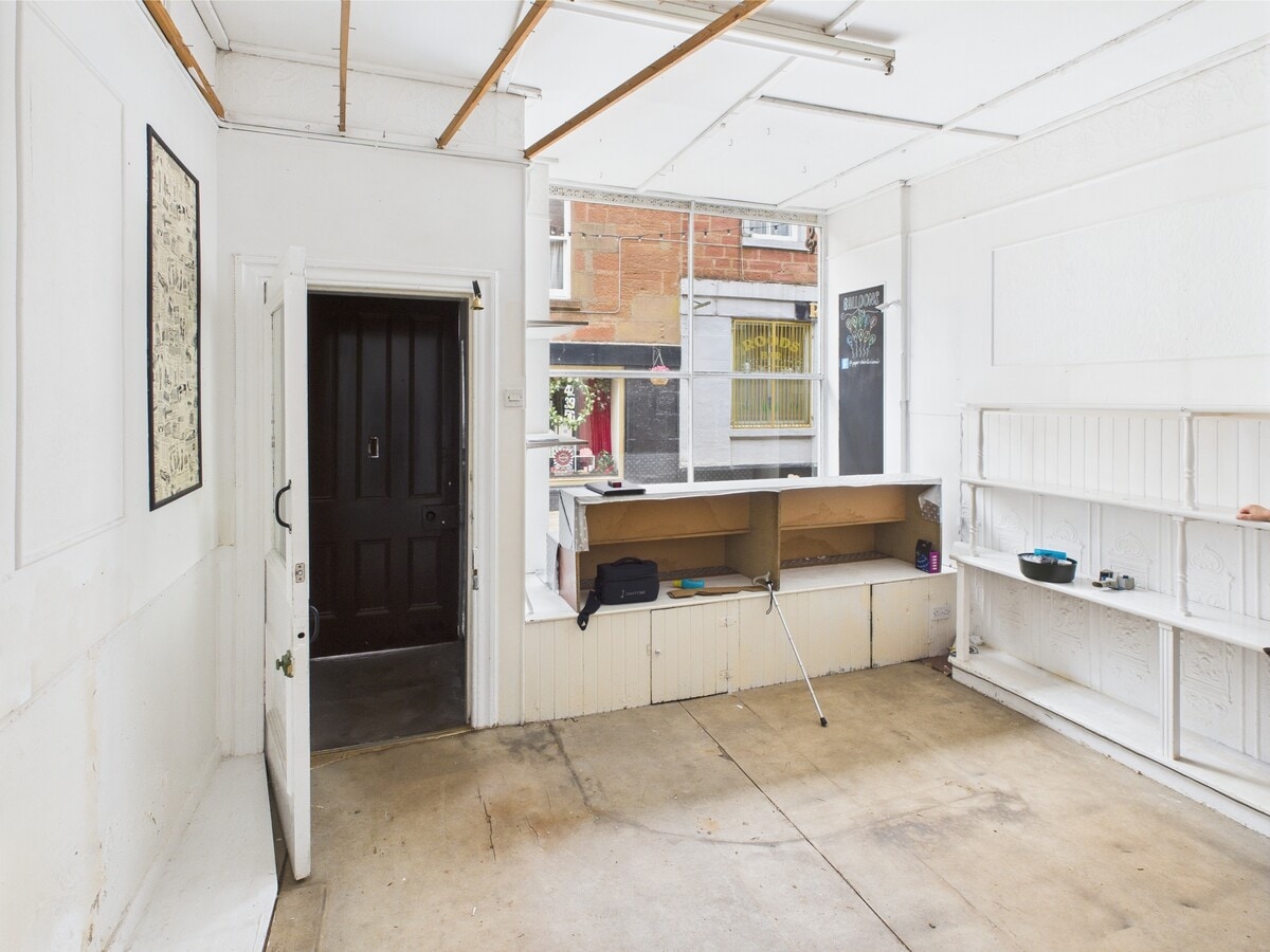 19 Roods, Kirriemuir, ANS DD8 4EZ - Unidad Shop -  - Foto del interior - Image 2 of 2