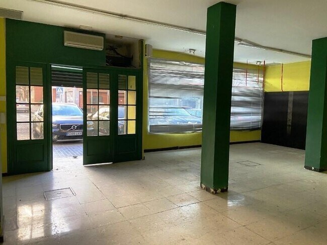 Más detalles de Calle Acera Fuente de la Salud, 3, Córdoba - Local en venta
