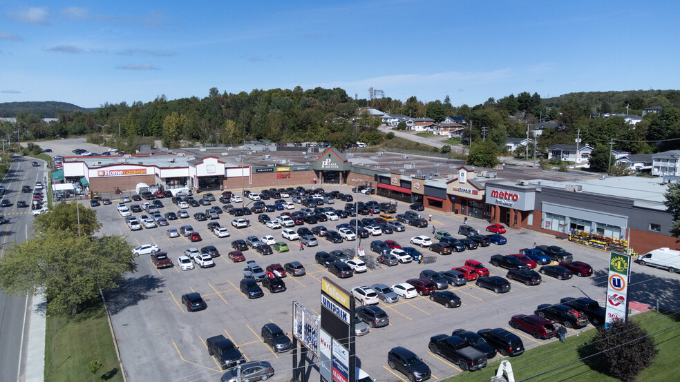 939 Boul Albiny-Paquette, Mont-laurier, QC en alquiler - Vista aérea - Imagen 2 de 4