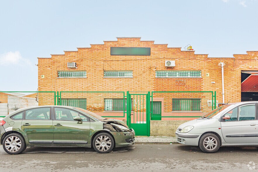 Calle Jacinto Benavente, 7-9, Paracuellos de Jarama, Madrid en venta - Foto del edificio - Imagen 2 de 2