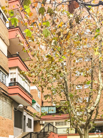 Calle Las Pedroñeras, 39, Madrid, Madrid en alquiler - Foto del edificio - Imagen 3 de 3