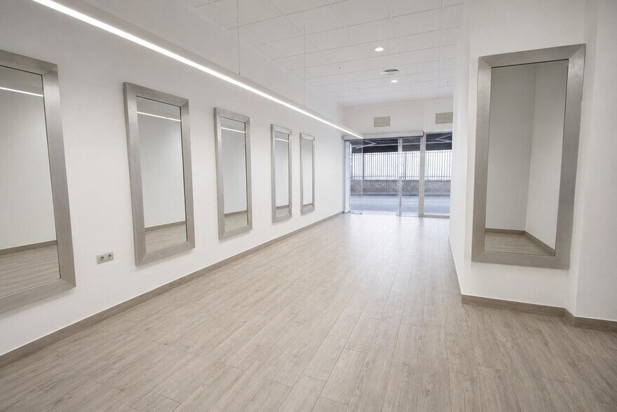 Local en Elche, Alicante en venta - Foto del interior - Imagen 3 de 11