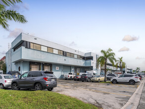 7901-8195 NW 67th St, Miami, FL en alquiler Foto del edificio- Imagen 2 de 2