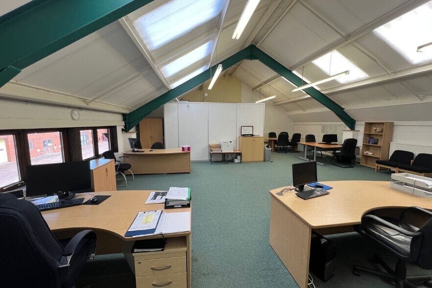 Marsh Ln, Ware en alquiler - Foto del edificio - Imagen 2 de 8