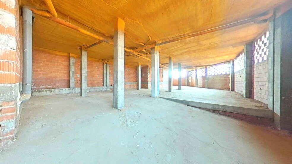 Local en Cistérniga en venta - Foto del edificio - Imagen 2 de 12