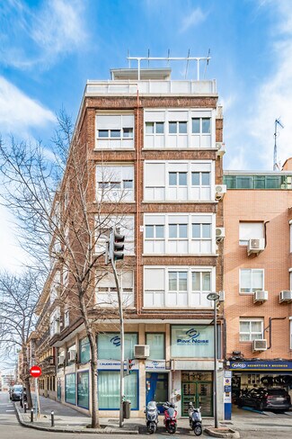 Más detalles de Calle de Cartagena, 46, Madrid - Edificio residencial​ en venta