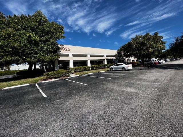 1925 S Perimeter Rd, Fort Lauderdale, FL en alquiler - Foto del edificio - Imagen 2 de 4