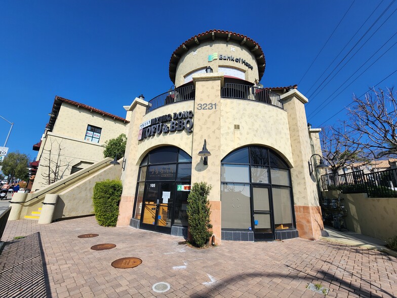 3231 Foothill Blvd, Glendale, CA en alquiler - Foto del edificio - Imagen 1 de 13