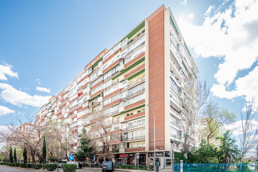 Avenida Donostiarra, 12, Madrid, Madrid en alquiler - Foto del edificio - Imagen 3 de 3