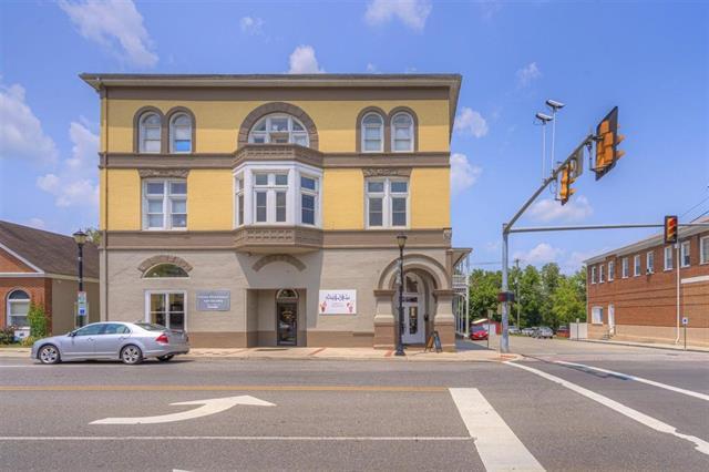 301 W Main St, Radford, VA en venta - Foto del edificio - Imagen 1 de 50