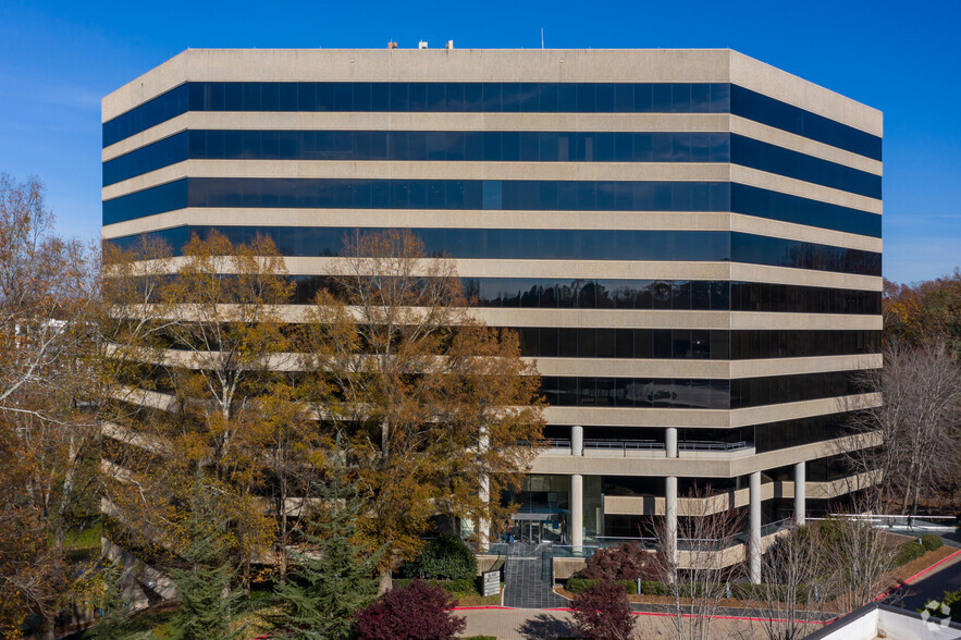 400 Northridge Rd, Atlanta, GA en alquiler - Foto del edificio - Imagen 1 de 21