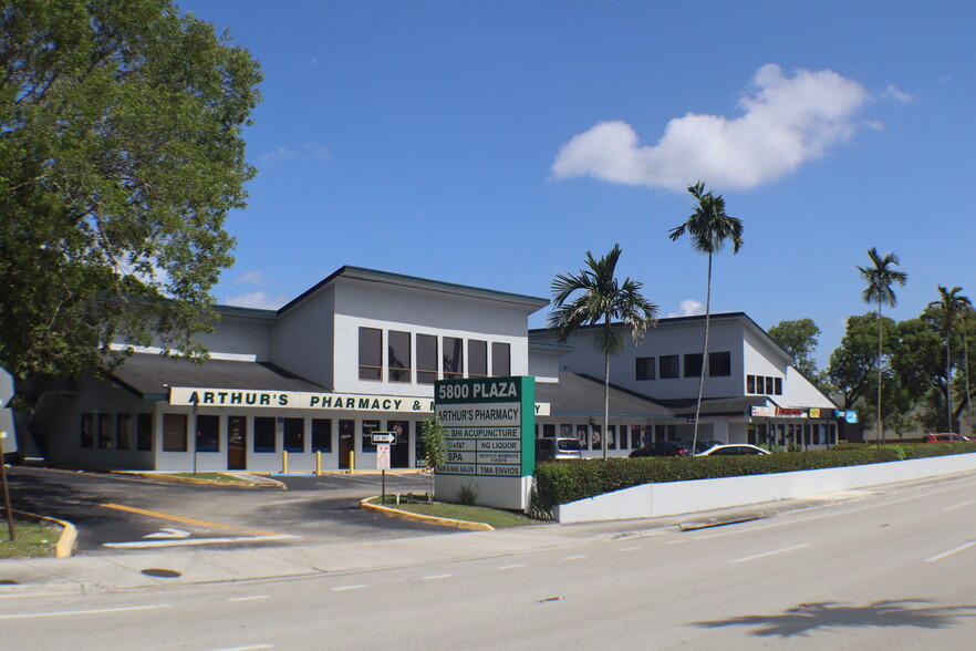 5800-5820 N University Dr, Fort Lauderdale, FL en alquiler - Foto del edificio - Imagen 1 de 8