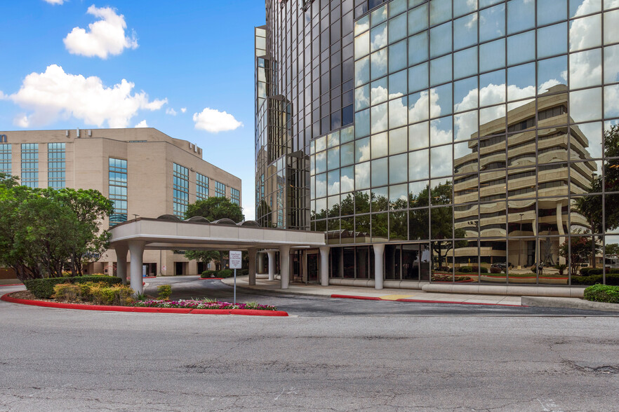 613 NW Loop 410, San Antonio, TX en alquiler - Foto del edificio - Imagen 3 de 20