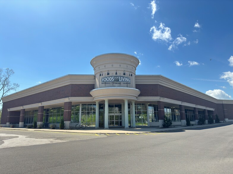 2655 E Grand River Ave, East Lansing, MI en alquiler - Foto del edificio - Imagen 2 de 8