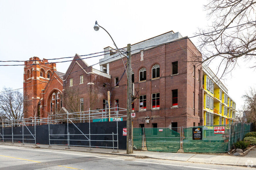 260 High Park Ave, Toronto, ON en venta - Foto del edificio - Imagen 3 de 6