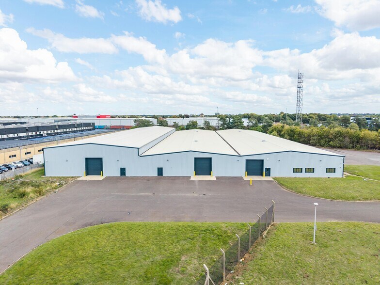 Saville Rd, Peterborough en alquiler - Foto del edificio - Imagen 1 de 15