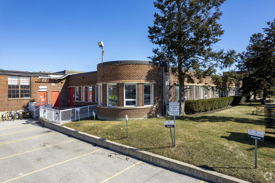 250 Bowie Ave, Toronto, ON en alquiler - Foto del edificio - Imagen 3 de 7