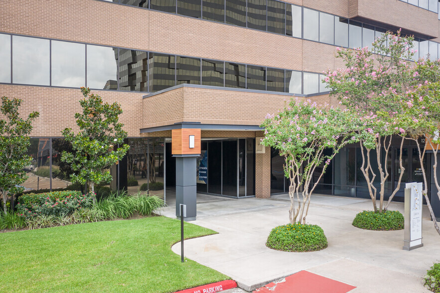 16855 Northchase Dr, Houston, TX en alquiler - Foto del edificio - Imagen 2 de 3