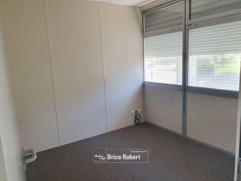 Oficina en Bron en venta - Foto del interior - Imagen 2 de 6