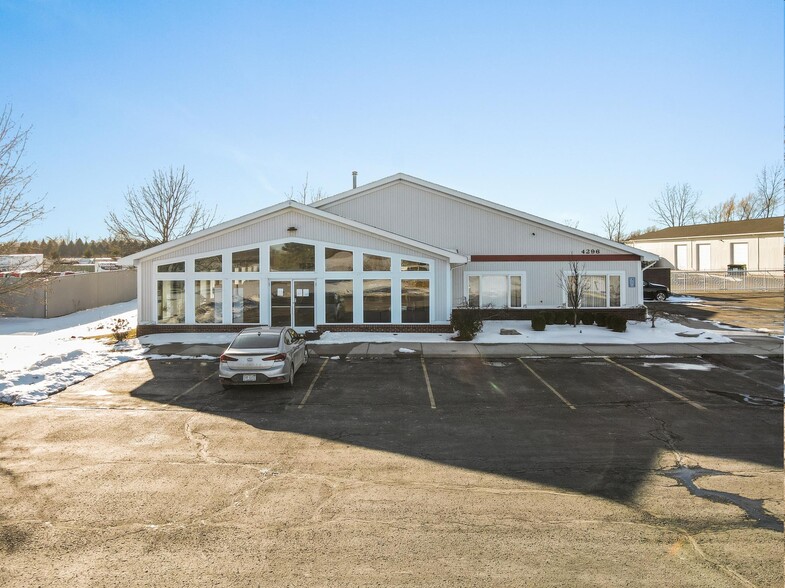 4296 Van Dyke Rd, Almont, MI en venta - Foto del edificio - Imagen 1 de 27