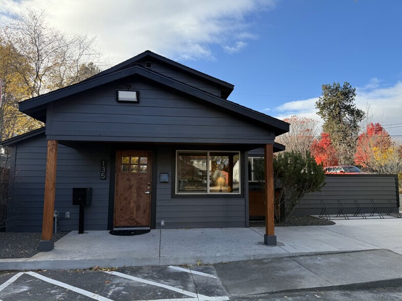 135 NW Greeley Ave, Bend, OR en alquiler - Foto del edificio - Imagen 1 de 13