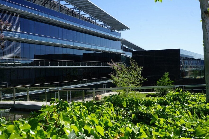 Avenida de la Industria, 22, Tres Cantos, Madrid en alquiler - Foto del edificio - Imagen 2 de 8