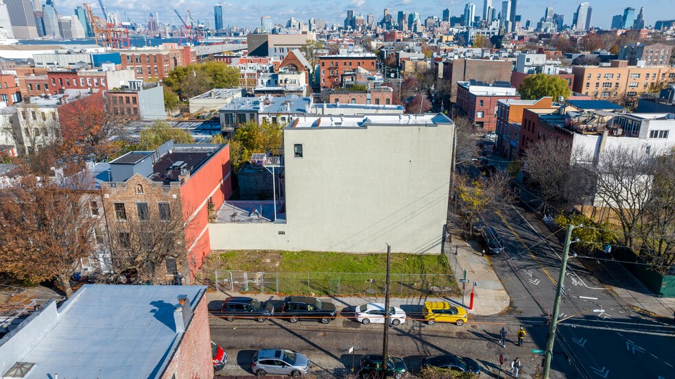 404 Van Brunt St, Brooklyn, NY en venta - Vista aérea - Imagen 2 de 3