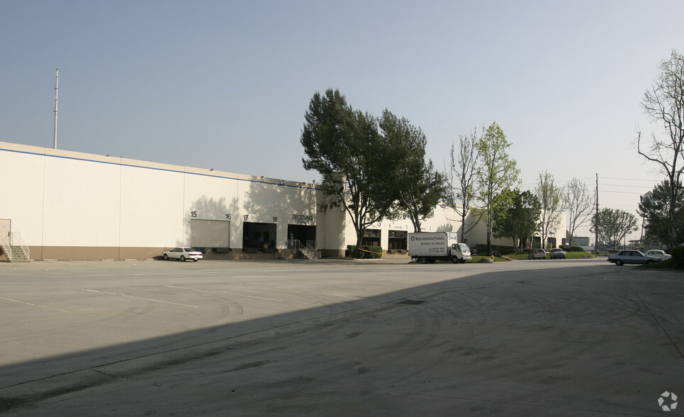 6001-6049 Slauson Ave, Commerce, CA en alquiler - Foto del edificio - Imagen 3 de 7