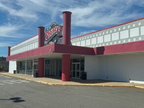 151 Coliseum Ave, Nashua, NH en alquiler Foto del edificio- Imagen 2 de 10