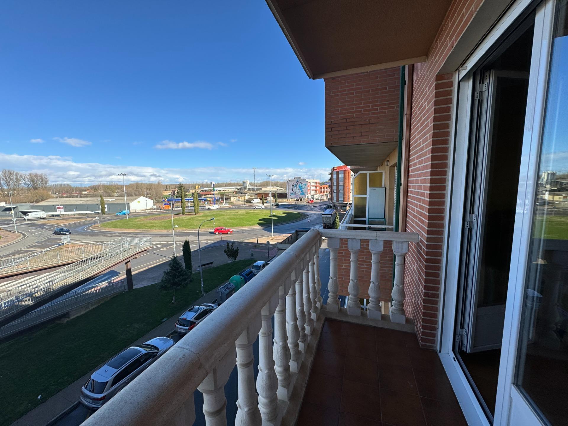 Hotel y hospedaje en La Bañeza, León en venta Foto del edificio- Imagen 1 de 11