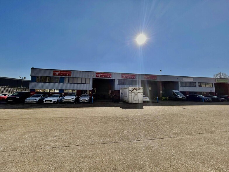 Blackthorne Rd, Slough en alquiler - Foto del edificio - Imagen 2 de 4