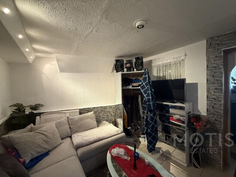 83 Cheriton High St, Folkestone en venta - Foto del edificio - Imagen 2 de 12