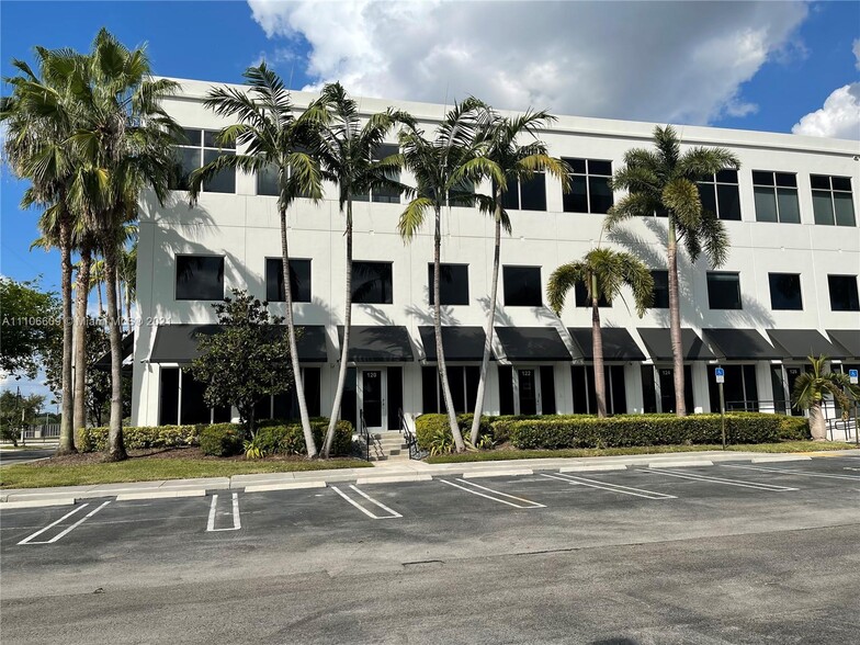 7950 NW 53rd St, Doral, FL en alquiler - Foto del edificio - Imagen 2 de 8