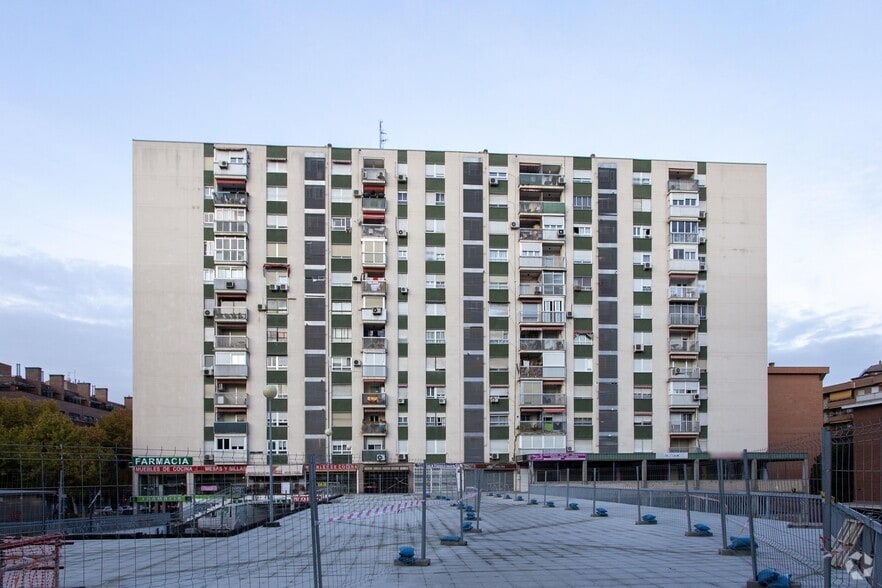 Calle del Camino de los Vinateros, 15, Madrid, Madrid en alquiler - Foto del edificio - Imagen 2 de 4
