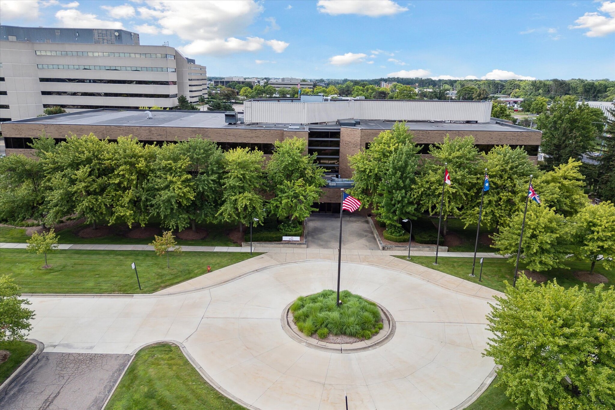 950 Stephenson Hwy, Troy, MI en alquiler Foto del edificio- Imagen 1 de 38