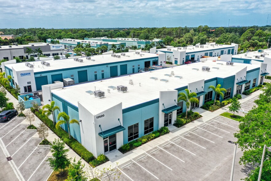 12752 Trade Way Dr, Bonita Springs, FL en alquiler - Foto del edificio - Imagen 3 de 6