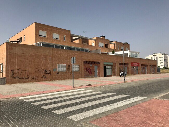 Más detalles de Calle Constelación de Casiopea, 1, Parla - Edificio residencial​ en venta