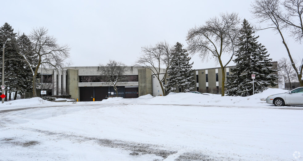 5700 W Bender Ct, Milwaukee, WI en alquiler - Foto del edificio - Imagen 1 de 15